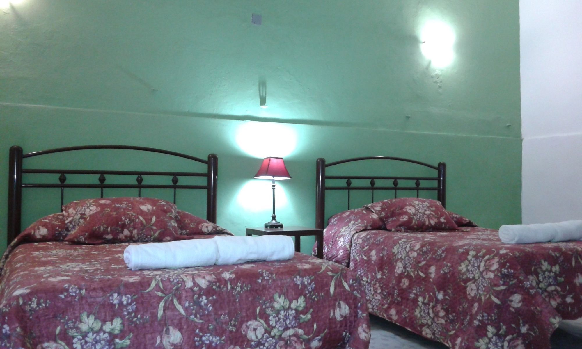 El Tigre De Santiago Hostel Merida Exterior photo